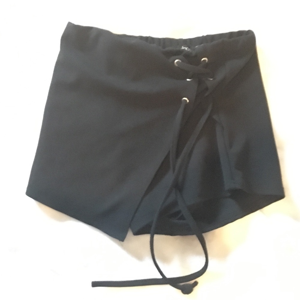 🌸1 HOUR SALE🌸 Boohoo skort !